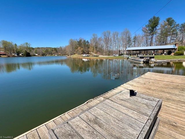 1274 Lakeshore Lane, Mount Airy, NC 27030