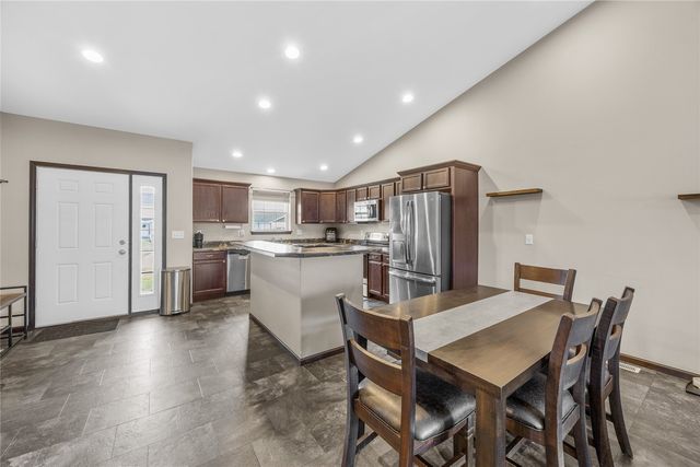 3098 Sherwood Drive, Marion, IA 52302