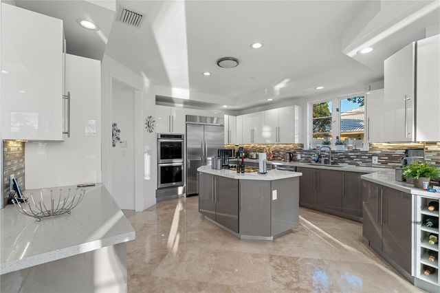 2833 NE 32nd Street, Lighthouse Point, FL 33064