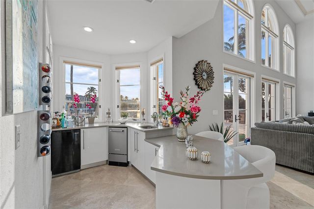 2833 NE 32nd Street, Lighthouse Point, FL 33064
