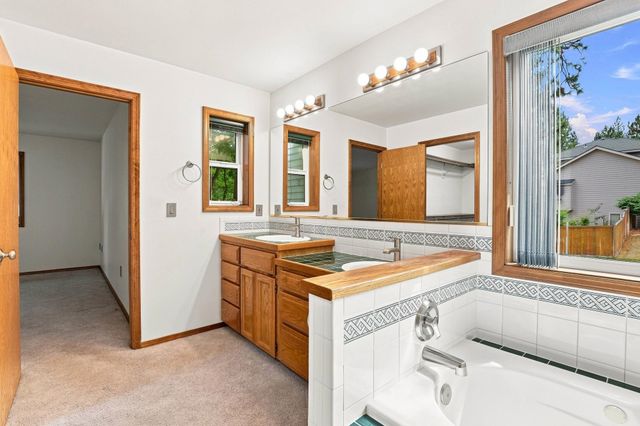 1727 S Stanley Ln, Spokane Valley, WA 99212