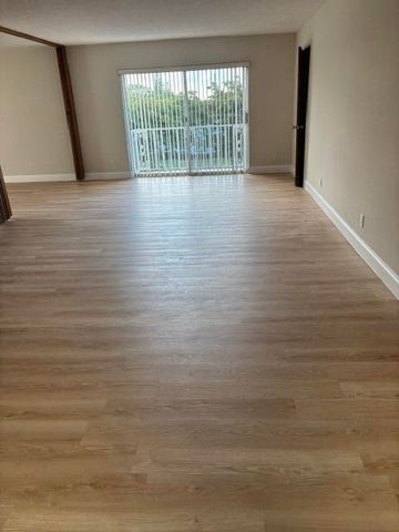 422 SW 9TH Street 6, Boca Raton, FL 33432