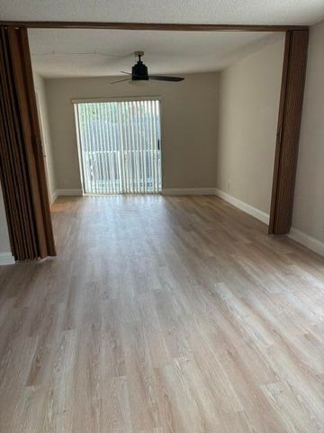 422 SW 9TH Street 6, Boca Raton, FL 33432