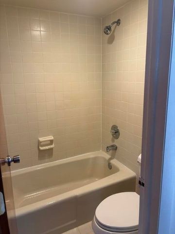 422 SW 9TH Street 6, Boca Raton, FL 33432