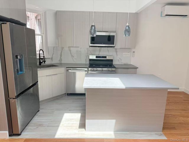 3409 29th Street, Astoria, NY 11106