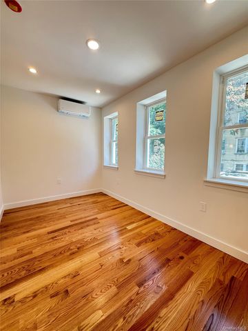3409 29th Street, Astoria, NY 11106