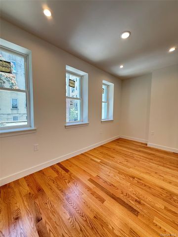 3409 29th Street, Astoria, NY 11106