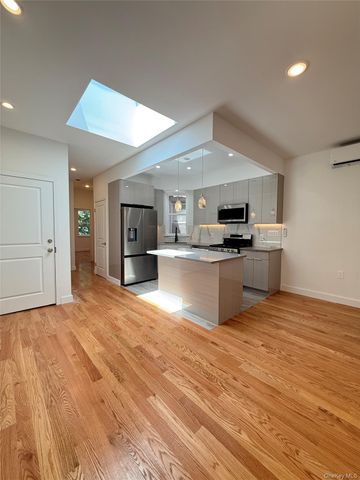3409 29th Street, Astoria, NY 11106