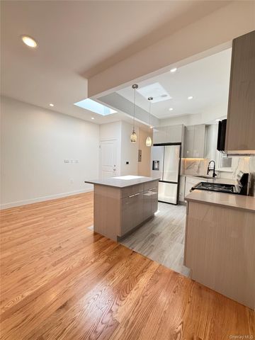 3409 29th Street, Astoria, NY 11106