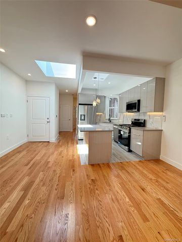 3409 29th Street, Astoria, NY 11106