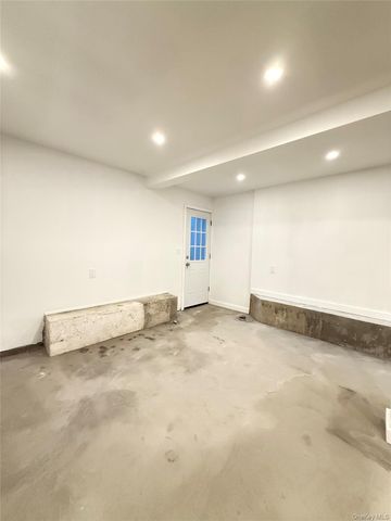 3409 29th Street, Astoria, NY 11106