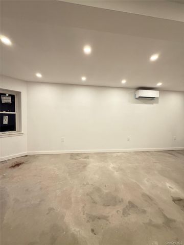 3409 29th Street, Astoria, NY 11106
