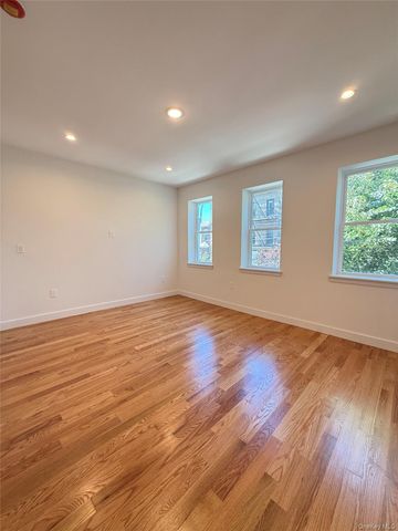 3409 29th Street, Astoria, NY 11106