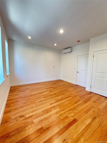 3409 29th Street, Astoria, NY 11106