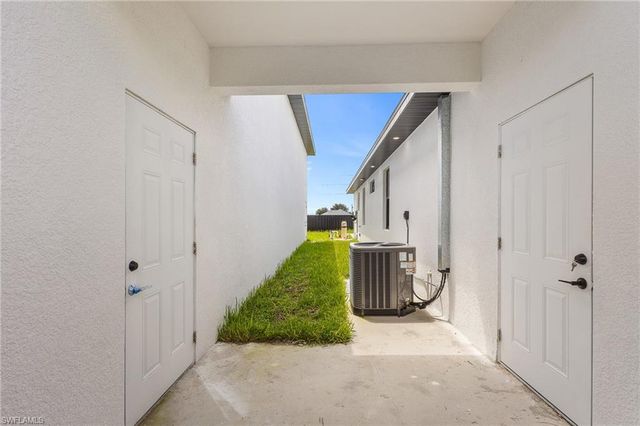 1018 NE Juanita PL, Cape Coral, FL 33909
