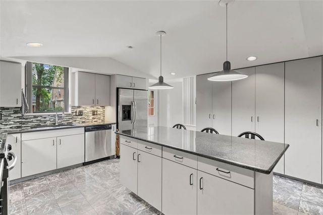 130 Lincoln Ave, Swissvale, PA 15218