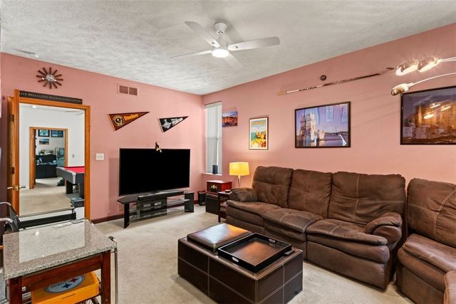 130 Lincoln Ave, Swissvale, PA 15218