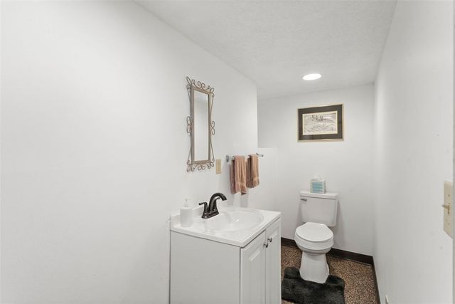 130 Lincoln Ave, Swissvale, PA 15218