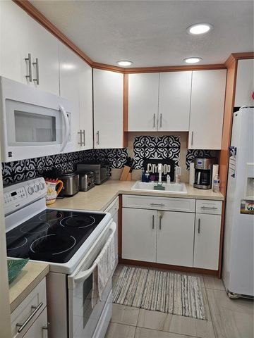 20500 W Country Club Dr 609, Aventura, FL 33180