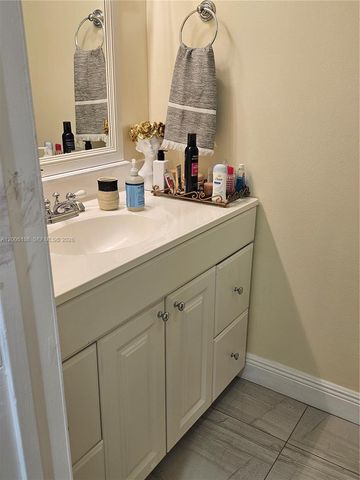 20500 W Country Club Dr 609, Aventura, FL 33180