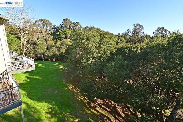 25105 Vista Greens Ct, Hayward, CA 94541