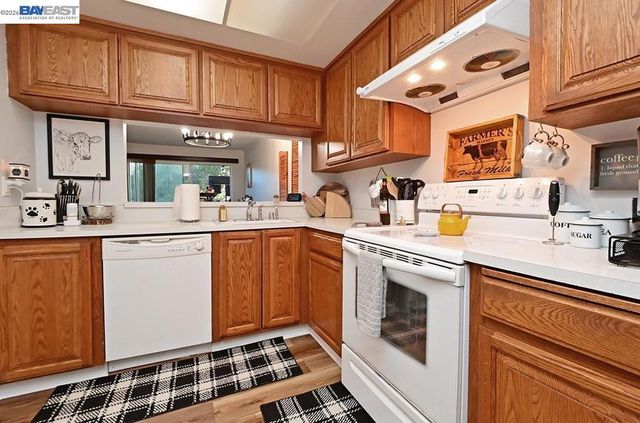 25105 Vista Greens Ct, Hayward, CA 94541
