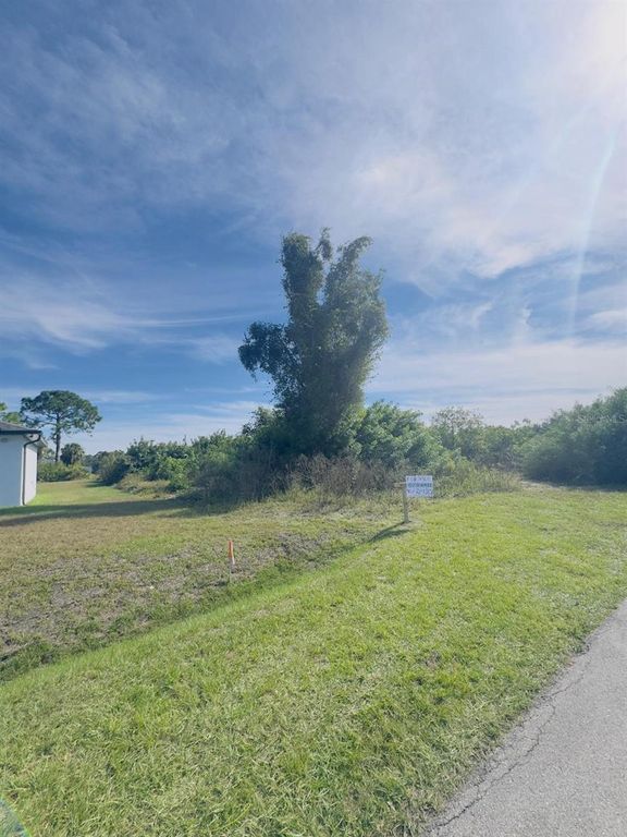 6000 PAT AVENUE N, Lehigh Acres, FL 33971