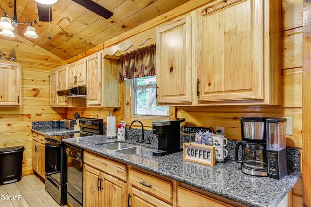 1046 Cheshire Court, Gatlinburg, TN 37738