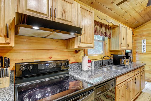 1046 Cheshire Court, Gatlinburg, TN 37738