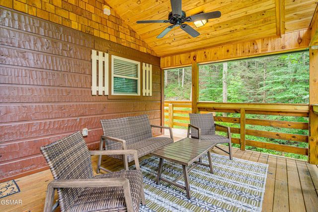 1046 Cheshire Court, Gatlinburg, TN 37738