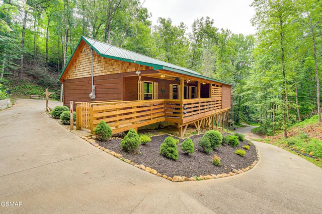 1046 Cheshire Court, Gatlinburg, TN 37738