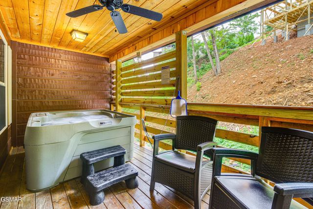 1046 Cheshire Court, Gatlinburg, TN 37738