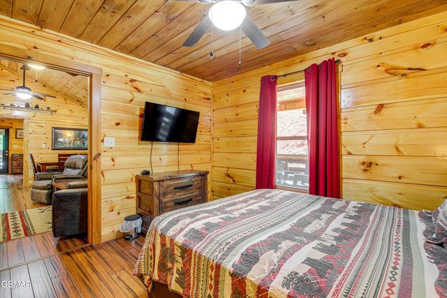 1046 Cheshire Court, Gatlinburg, TN 37738