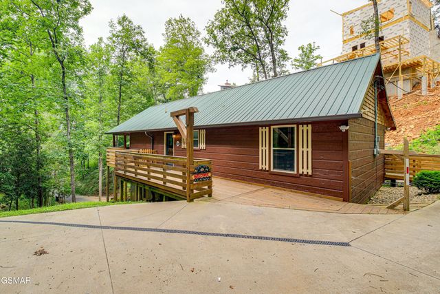 1046 Cheshire Court, Gatlinburg, TN 37738