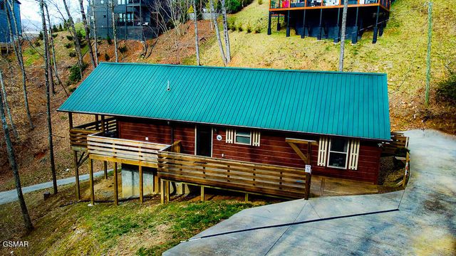 1046 Cheshire Court, Gatlinburg, TN 37738