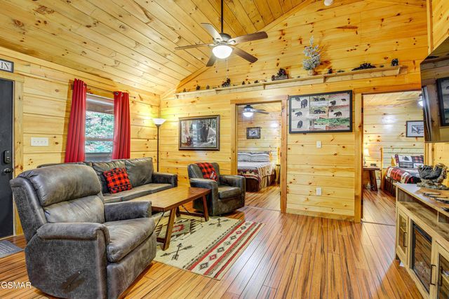 1046 Cheshire Court, Gatlinburg, TN 37738