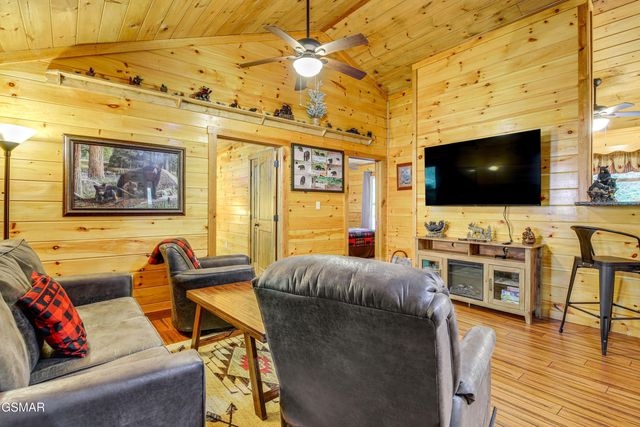 1046 Cheshire Court, Gatlinburg, TN 37738