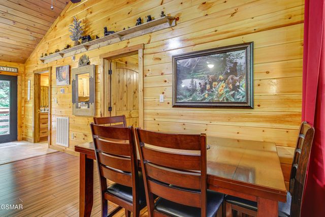 1046 Cheshire Court, Gatlinburg, TN 37738
