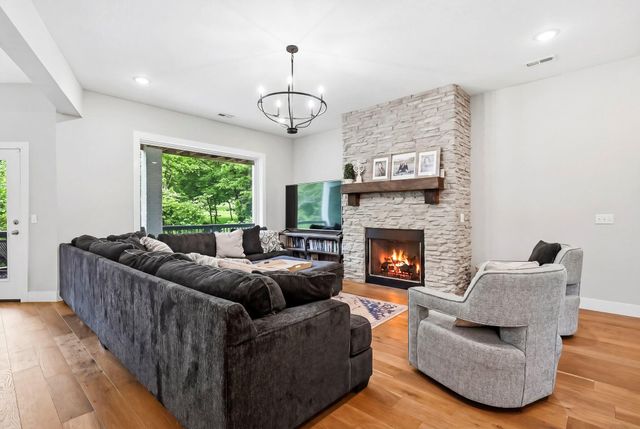3818 E Cypress Point Street, Springfield, MO 65802