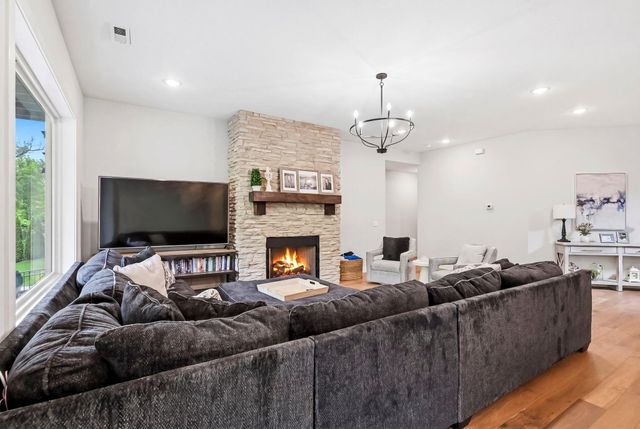 3818 E Cypress Point Street, Springfield, MO 65802