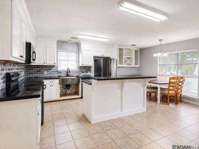 10960 Woodhaven Dr, Denham Springs, LA 70726