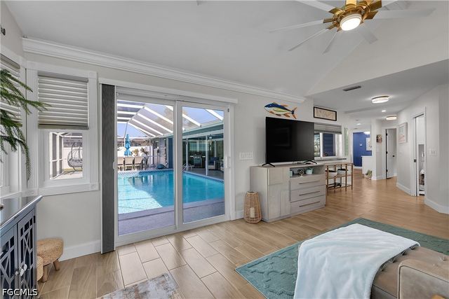 1221 SE 43rd TER, Cape Coral, FL 33904