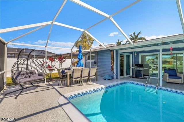 1221 SE 43rd TER, Cape Coral, FL 33904