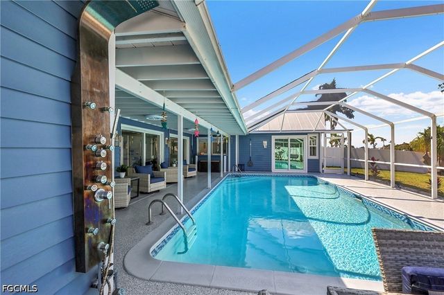 1221 SE 43rd TER, Cape Coral, FL 33904