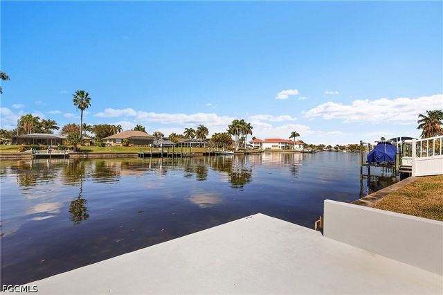 1221 SE 43rd TER, Cape Coral, FL 33904
