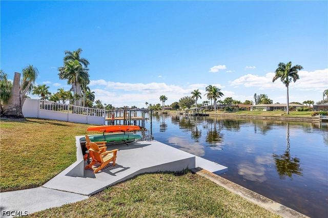 1221 SE 43rd TER, Cape Coral, FL 33904