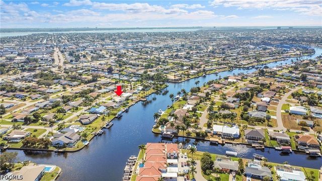 1221 SE 43rd TER, Cape Coral, FL 33904