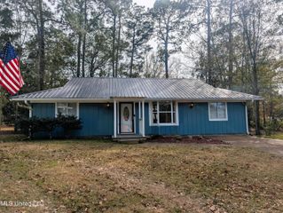3 Quail Creek Drive, Diamondhead, MS 39525