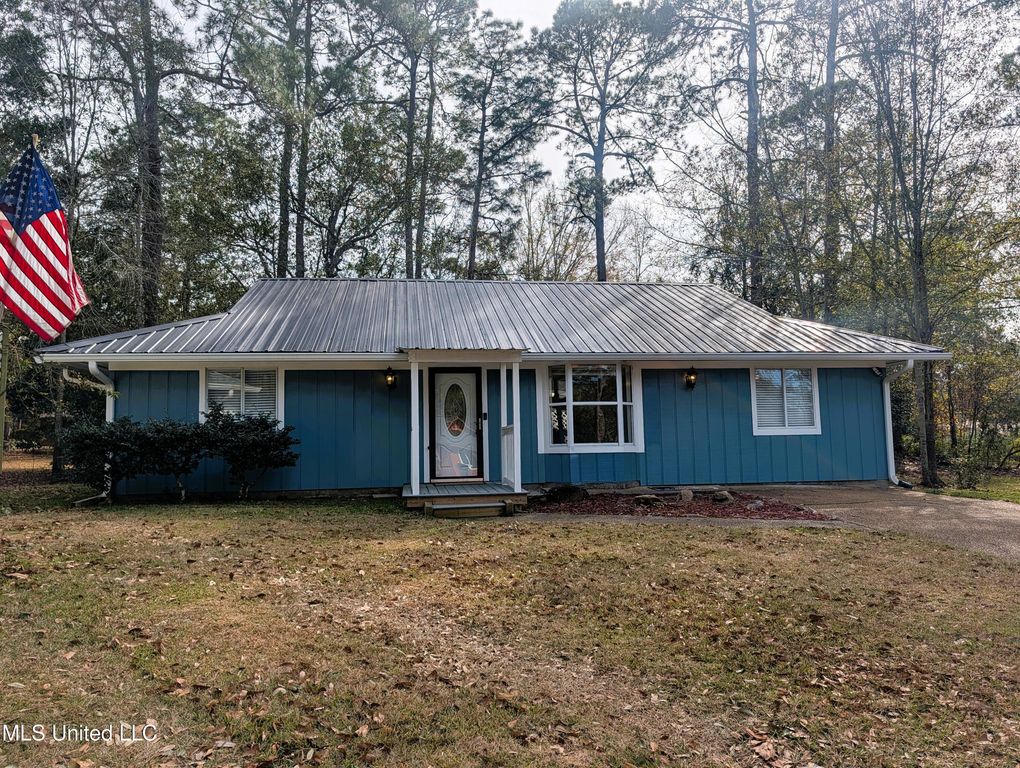 3 Quail Creek Drive, Diamondhead, MS 39525