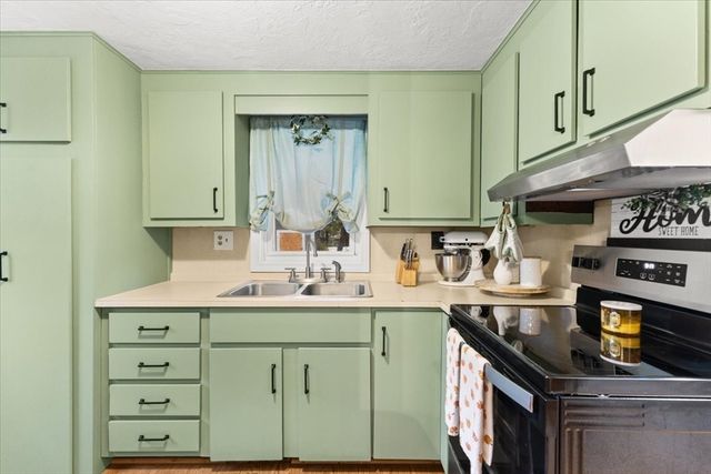 42 Stockade, Plymouth, MA 02360